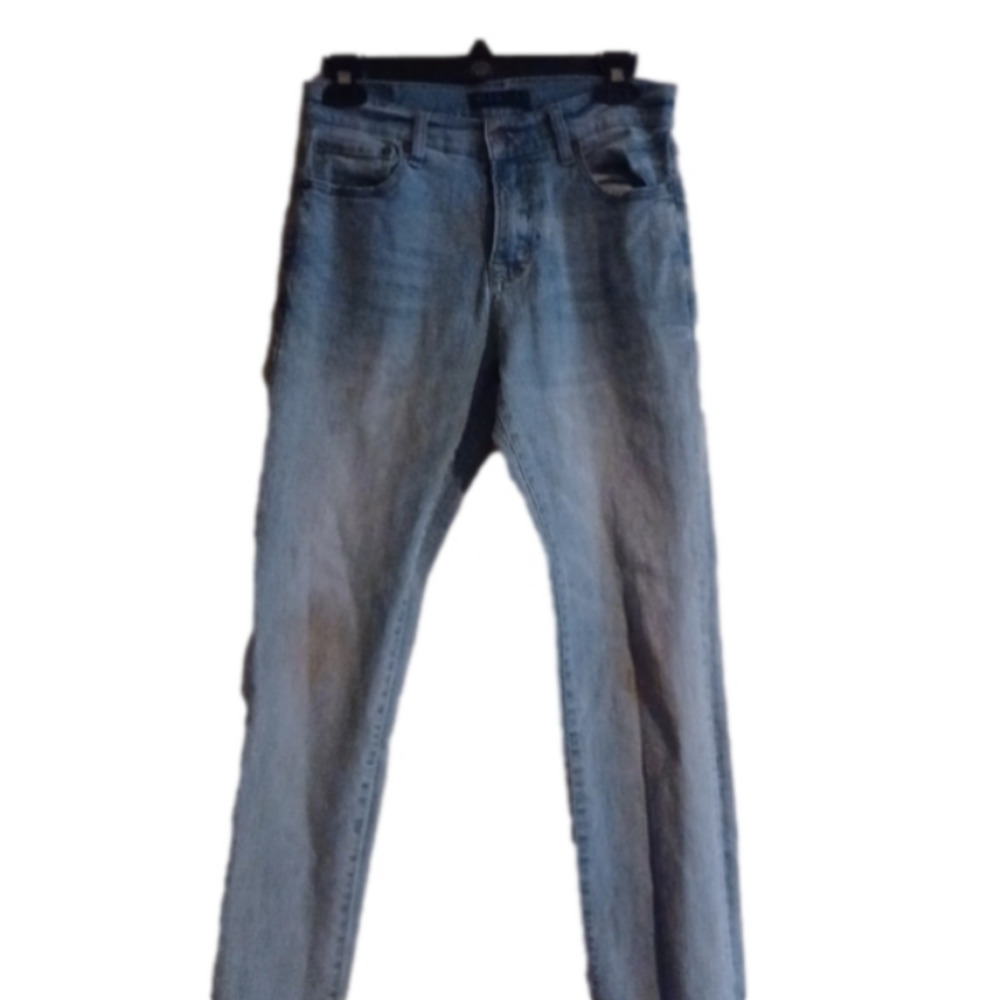 𝅺Aeropostale lightwash jeans. Size 28x30 Straights. Nice clean look for school.